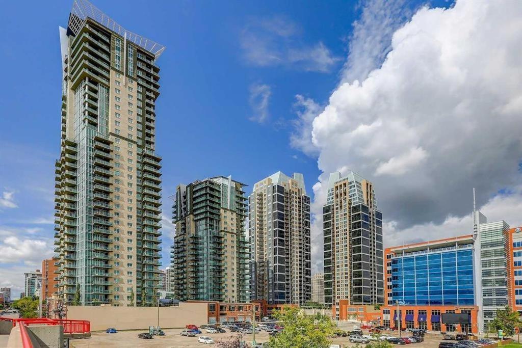 Monki Di Executive Suites - Alura Calgary Zewnętrze zdjęcie