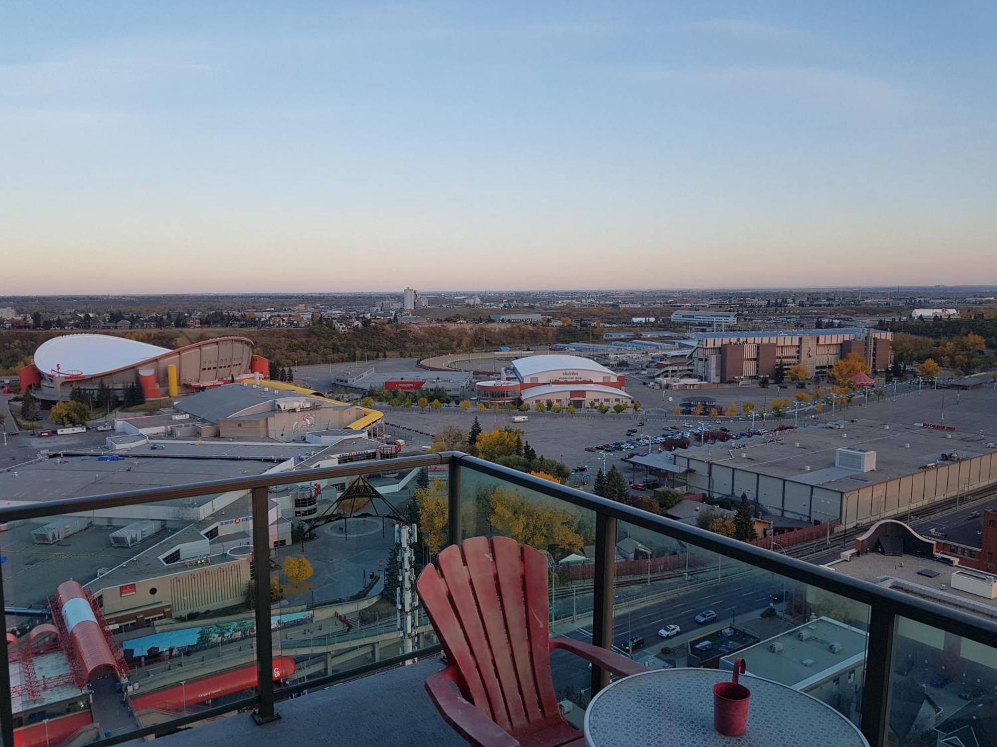 Monki Di Executive Suites - Alura Calgary Zewnętrze zdjęcie
